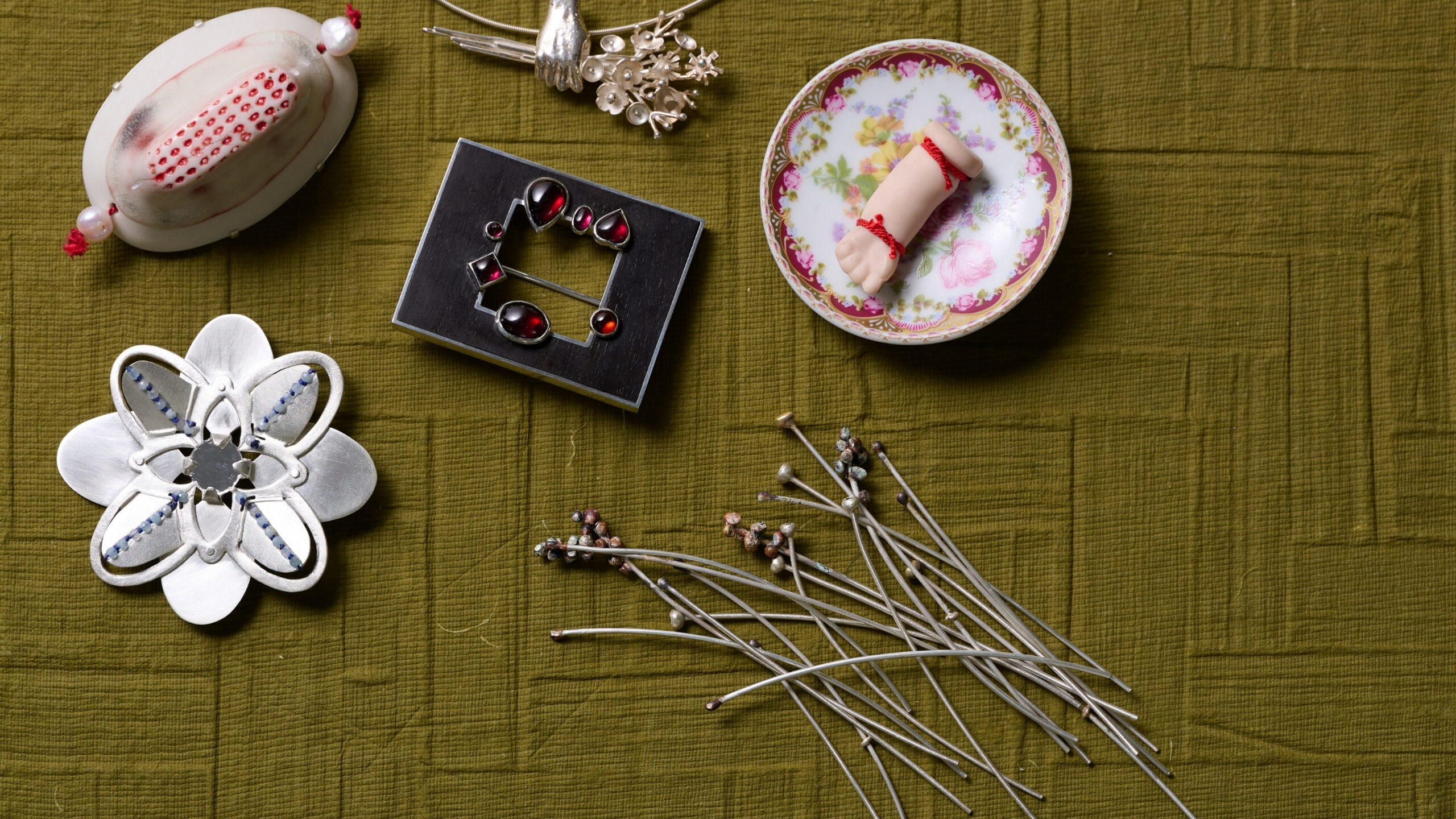JEWELLERY EXHIBITION: Where Jewellery and Still Life Meet