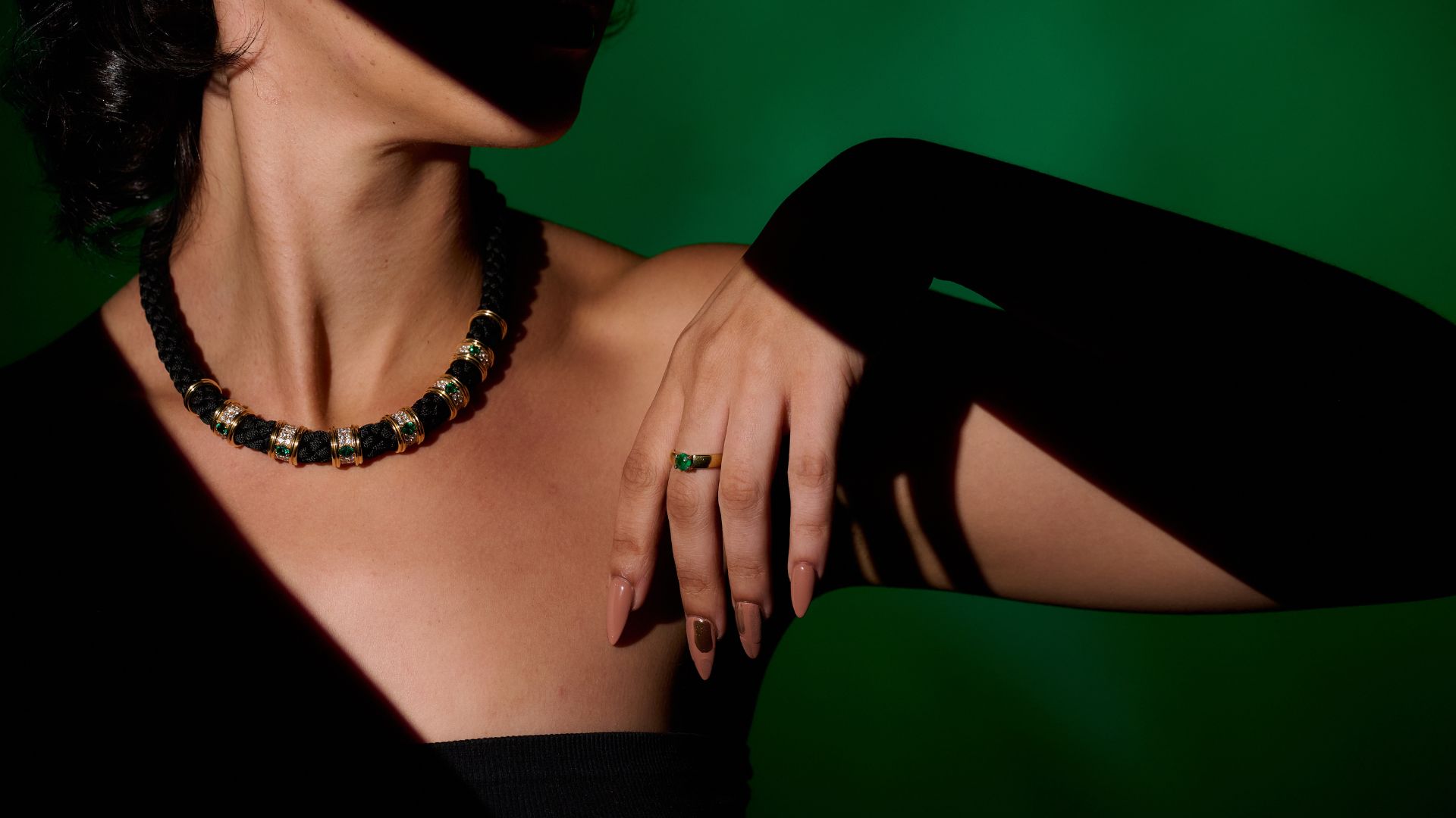 Buying Jewellery at Auction: A Modern Guide to Collecting With Confidence