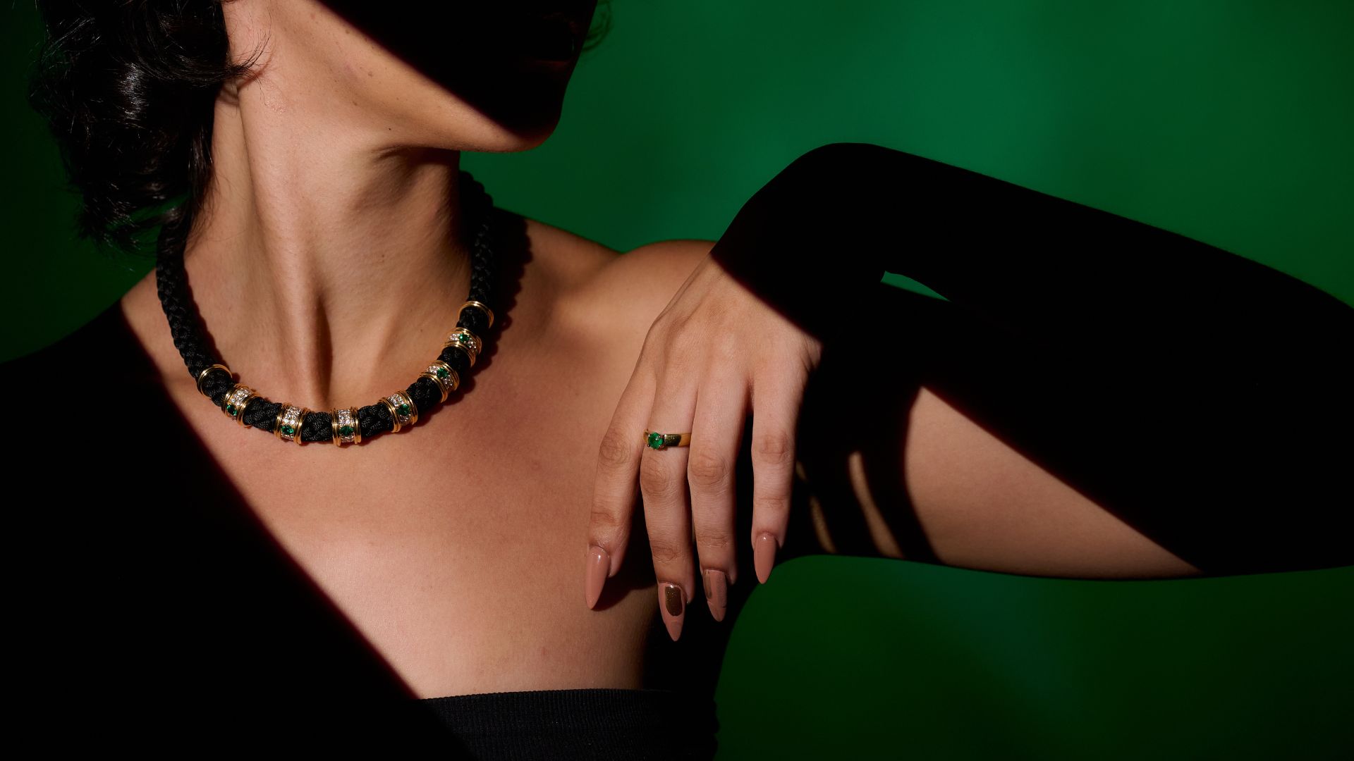 Magnificent Jewels: Where Necklaces Shape the Modern Jewellery Collection